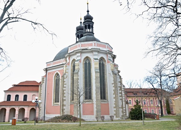 Kostel Nanebevzetí Panny Marie na Karlově