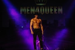 SHOW MEN4QUEEN v Royal Theatre - PRAHA