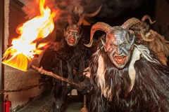 NOVOROČNÍ PRŮVOD 25 KRAMPUS ČERTŮ & PEKELNĚ OHNIVÝ FOOD DEN