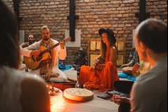 SVĚTLONOŠSKÉ SOULSINGING V JURTĚ NA JEZERO.OOO