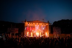 DAROS FEST 2025 – rock v královédvorských stavebninách